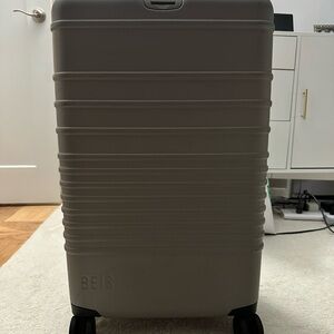 Beis medium roller suitcase